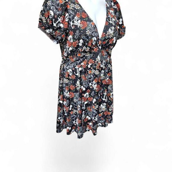 TORRIDβRETRO CHIC  Wireless Puff Sleeve Skull, Red Rose, Print Swim Dress 1X - Picture 6 of 16